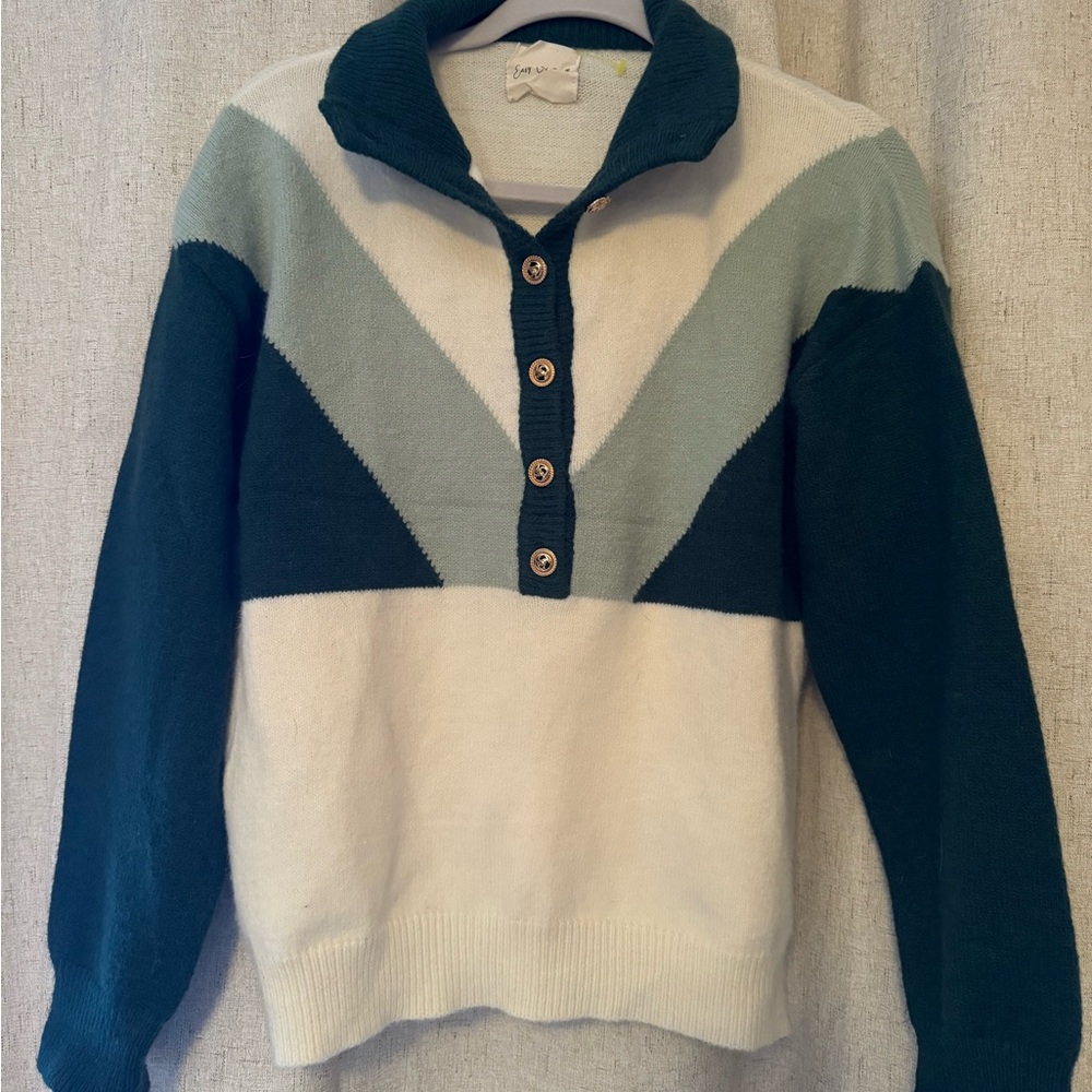 Elegant Colorblock Turtleneck Sweater - Navy, Light Blue, and Cream